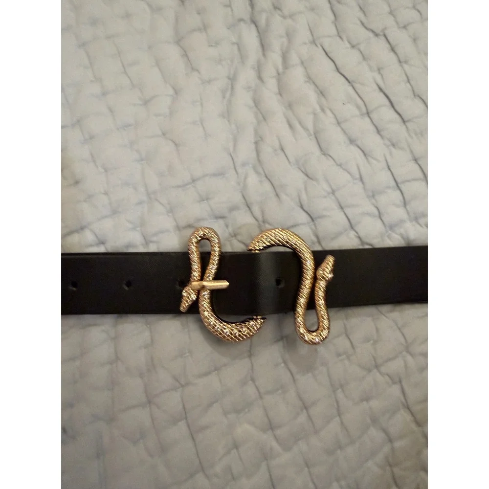 Women Medium Gold Tone Snake Buckle Belt woh Rhinestones on snake